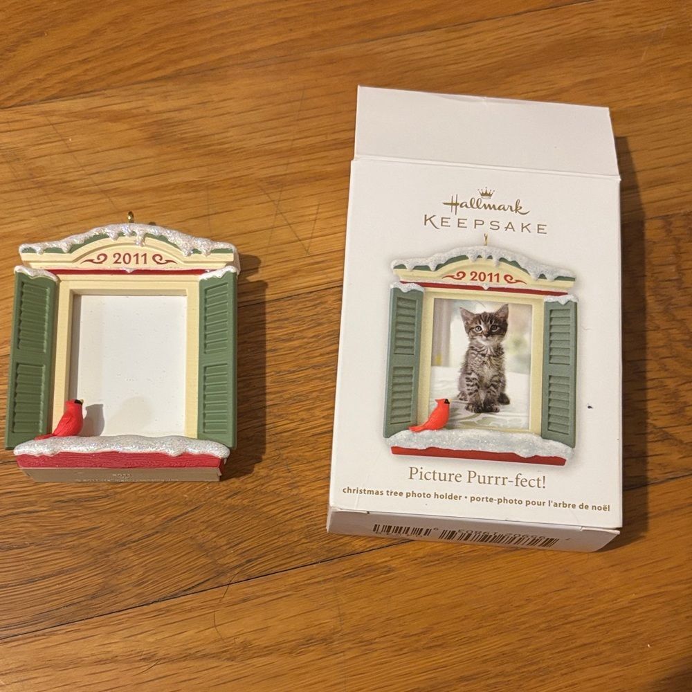 Hallmark Keepsake 2011 picture purr-fect ornament